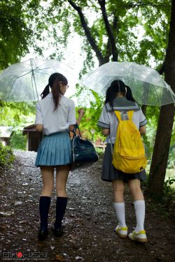 张悠雨大胆打开玉门大腿