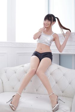 男生用小戳美女的屁股